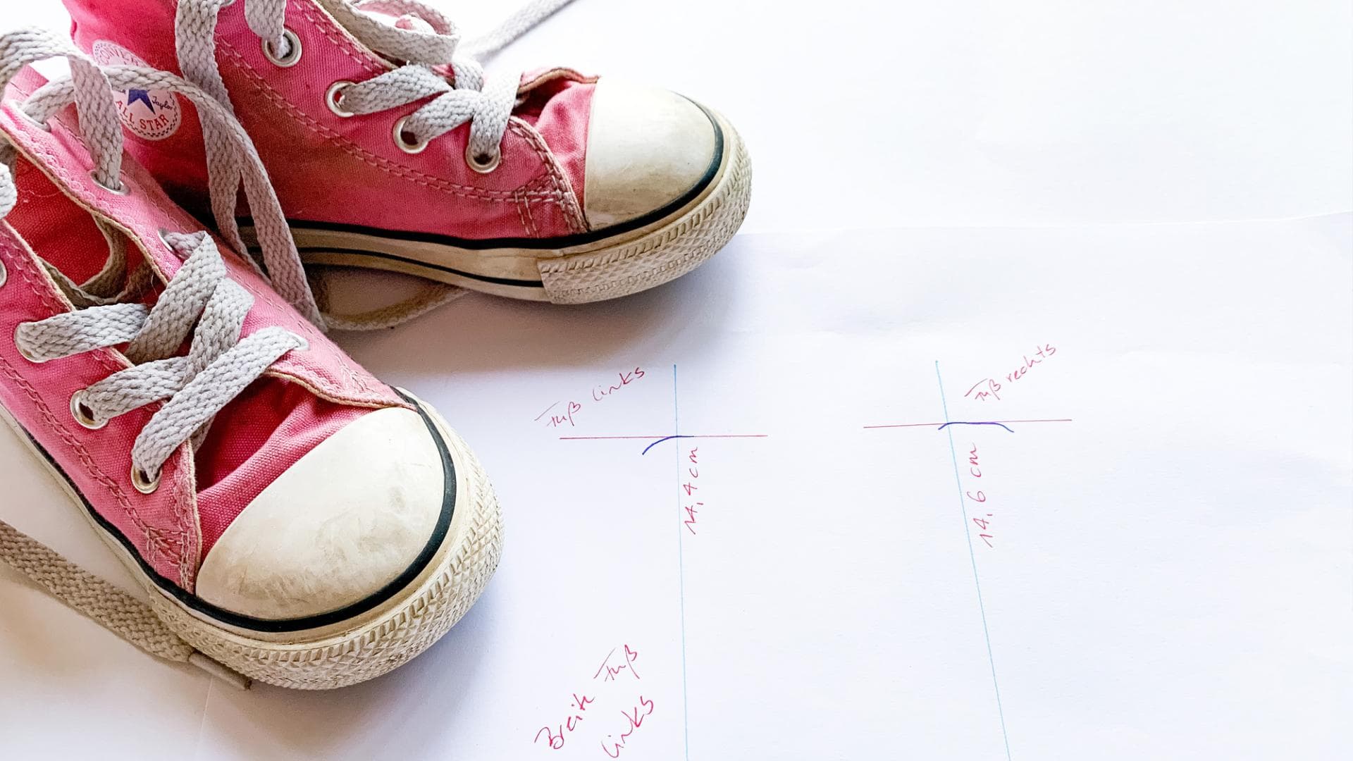 Kinderfüße messen: zwei einfache Tricks – mit und ohne Schablone