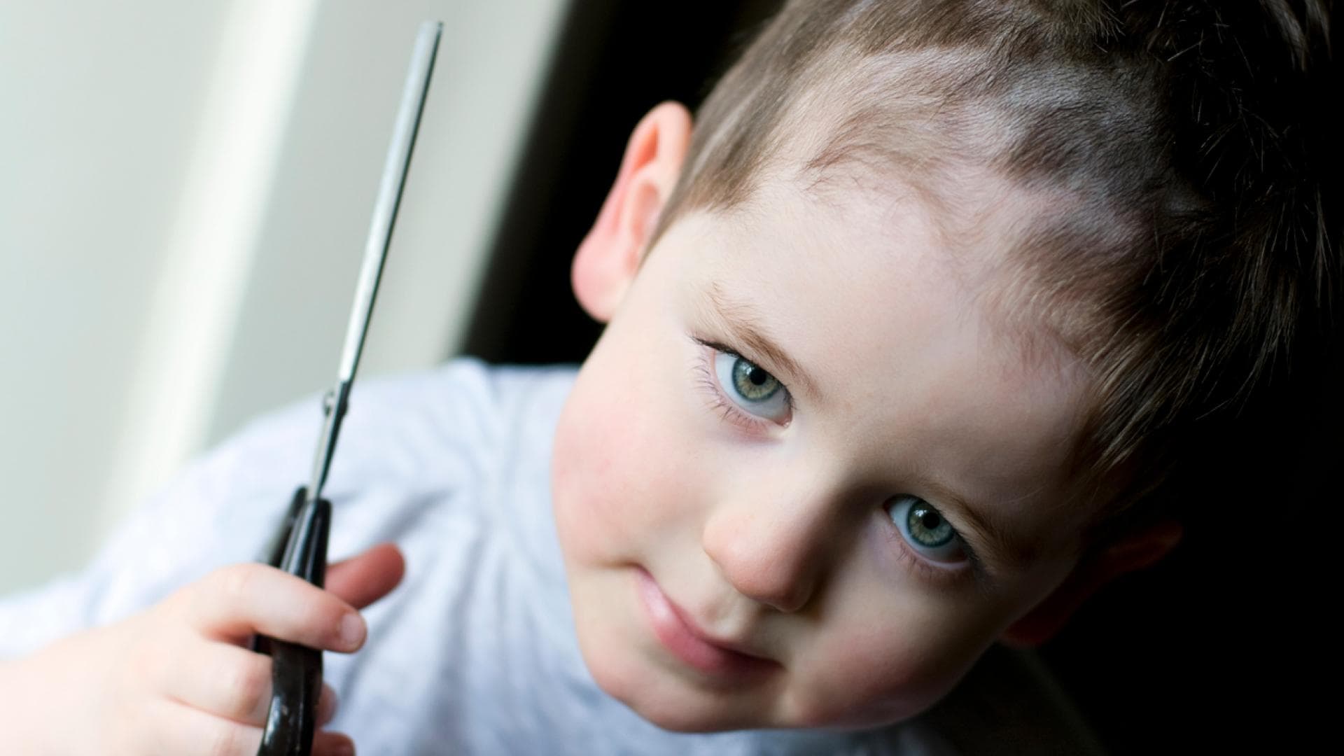 Kind Schneidet Sich Haare Ab Psychologie